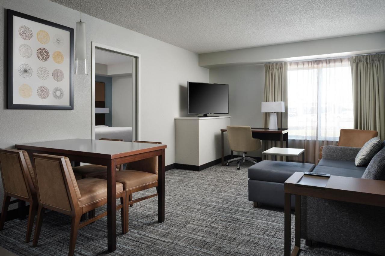 By Marriott Grand Rapids Airport Hotel