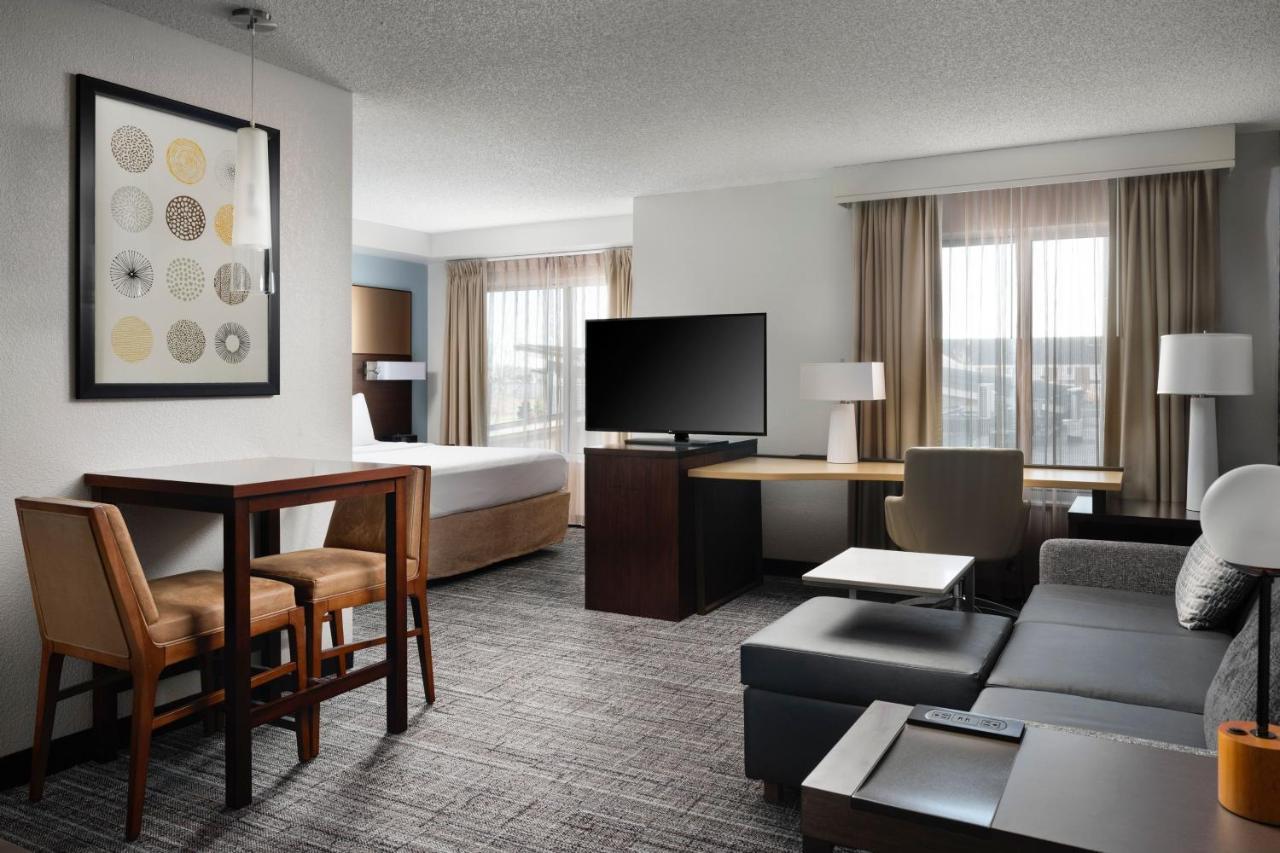 Hotel By Marriott Grand Rapids Airport 3*