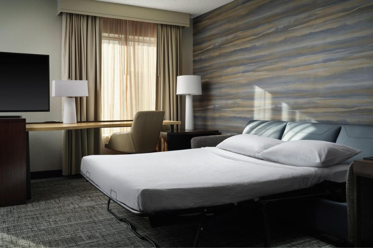 By Marriott Grand Rapids Airport Hotel